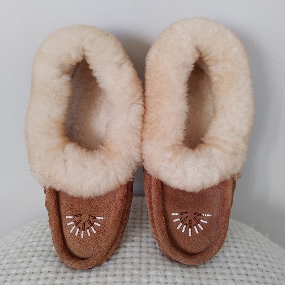 Laurentian Chief Suede Leather Sheepskin Fur Moccasins Beaded Size 6 / 6.5 - Picture 6 of 15